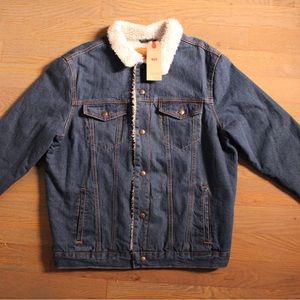 Chamara de hombre azul de mezclilla con broches